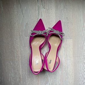 Zara Embellished Bow Heeled Slingback in Pink. Runs large. Will fit a sz39